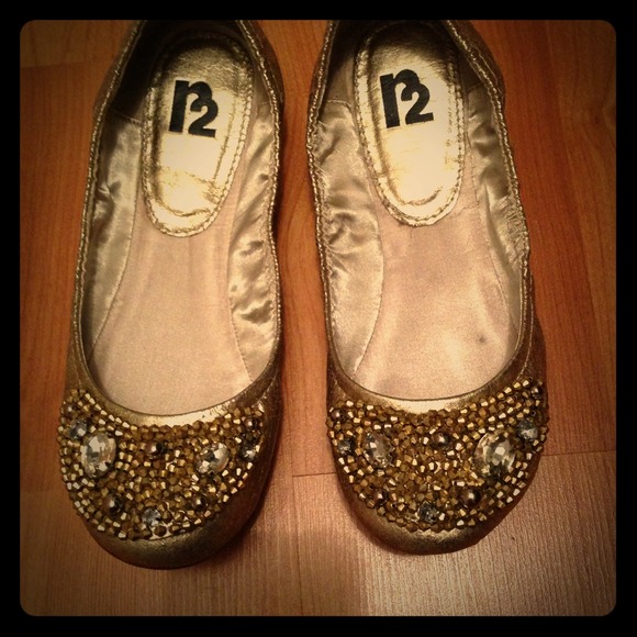 Gold shoes with some jewels!📍SOLD📍
