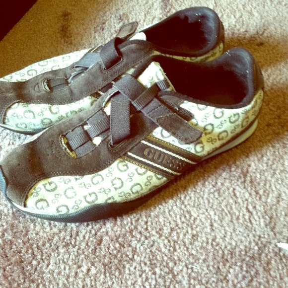 Brown guess shoes! Size 9.5