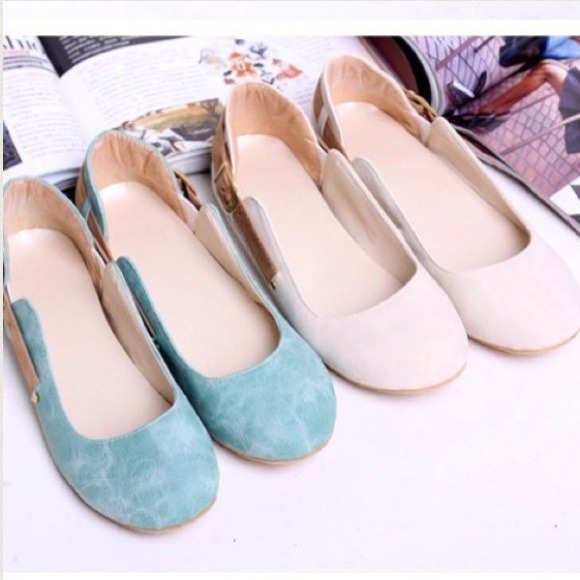 ❗️SALE❗️White flat pumps💙BACK in STOCK - Picture 4 of 4