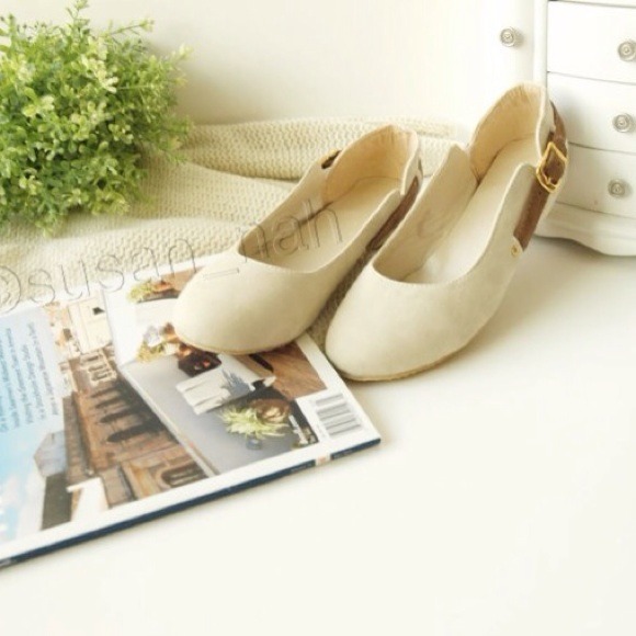 ❗️SALE❗️White flat pumps💙BACK in STOCK - Picture 2 of 4