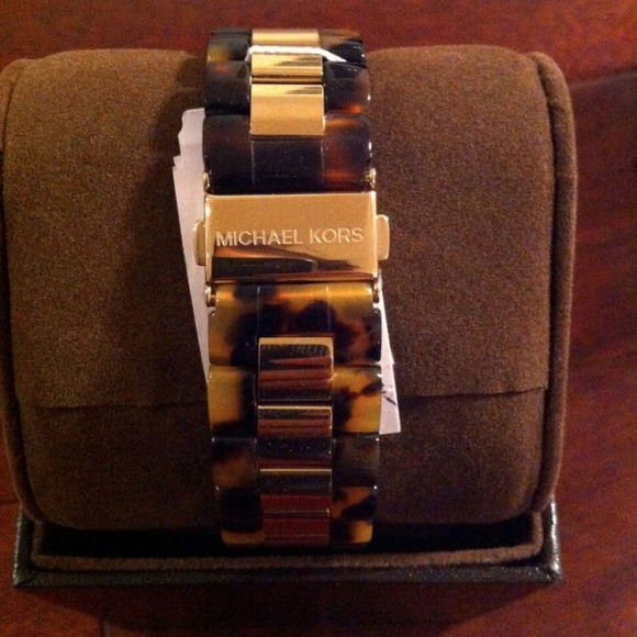 🚫🚫SOLD!!!🚫🚫 NEGOTIABLE!! AUTHENTIC MK watch - Picture 3 of 4