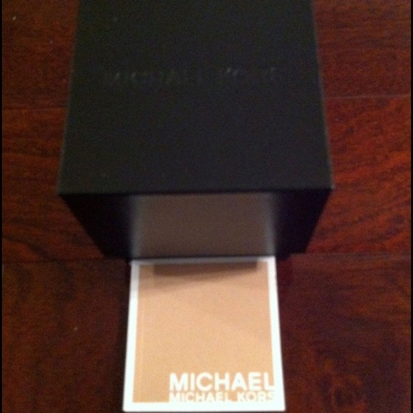 🚫🚫SOLD!!!🚫🚫 NEGOTIABLE!! AUTHENTIC MK watch - Picture 4 of 4