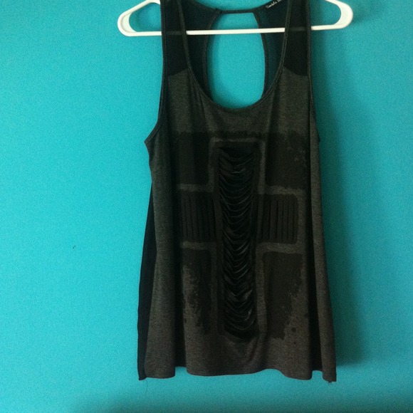 Slit cross shirt