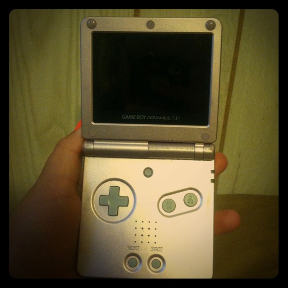 PINK game boy no charger r games!