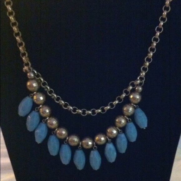 Necklace. Gold and turquoise colored beads