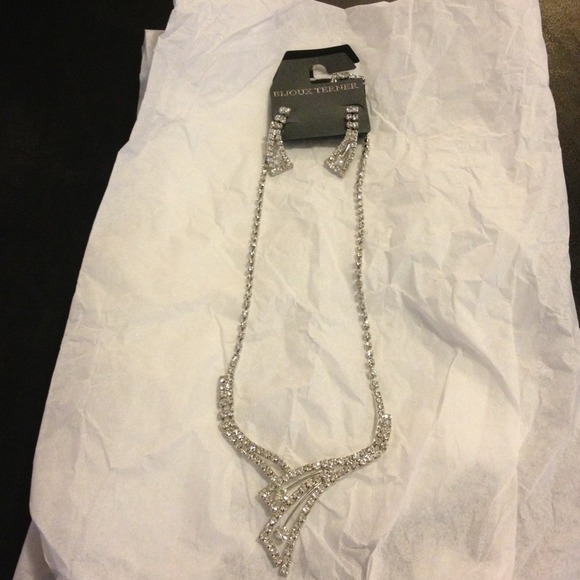 Rhinestone necklace and earring set