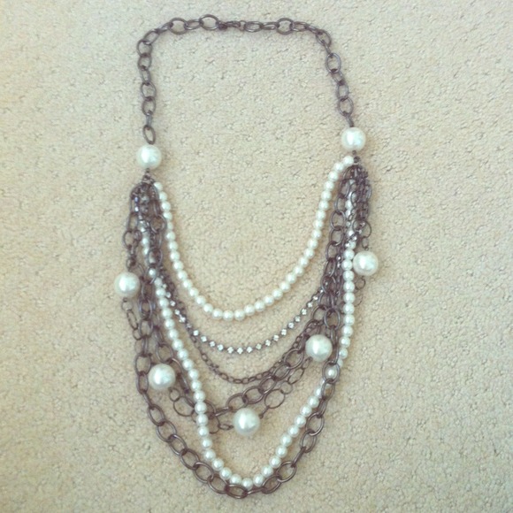Chain and pearl necklace