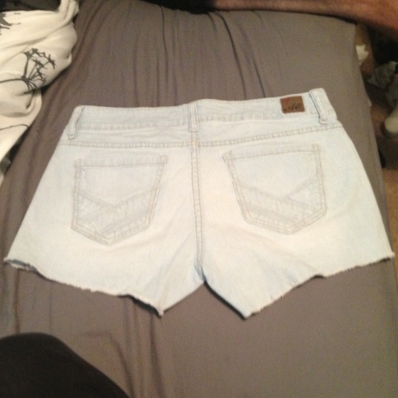 Light American eagle shorts !