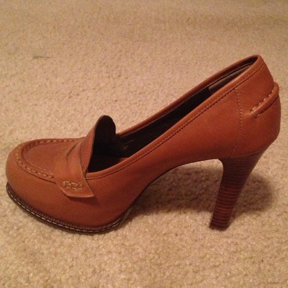 Banana Republic Shoes - Banana Republic leather shoe Banana Republic Shoes - Banana Republic leather shoe