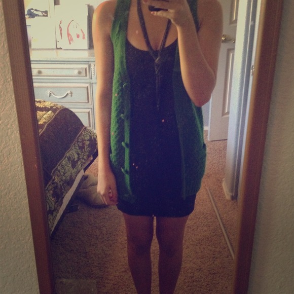 💀SOLD💀Green beautifully knitted vest