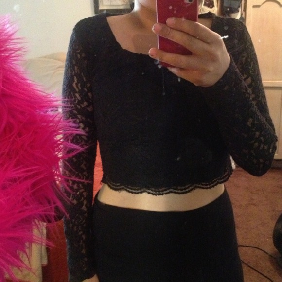 H&M Lace Crop Top - Picture 2 of 3