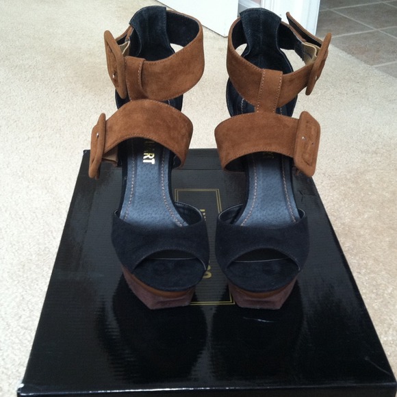 ❌Bundled-sold❌Colin Stuart brown/black heels