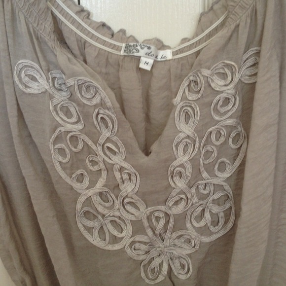 Light grey on or off shoulder top! - Picture 2 of 3