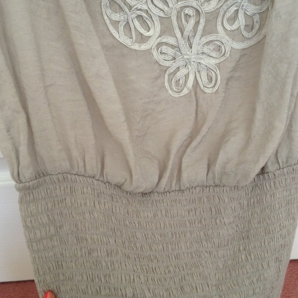 Light grey on or off shoulder top! - Picture 3 of 3