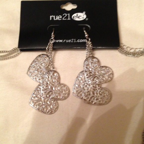Silver heart necklace and earring set - Picture 2 of 4
