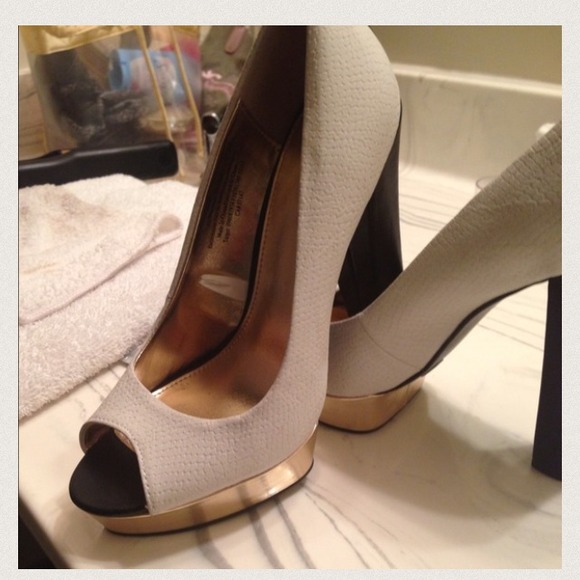 💢Sold💢Bone and black peep toe pumps - Picture 2 of 3