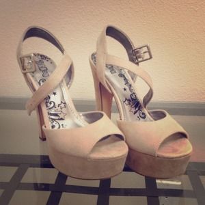 Girly sandals, never worn, size 7.