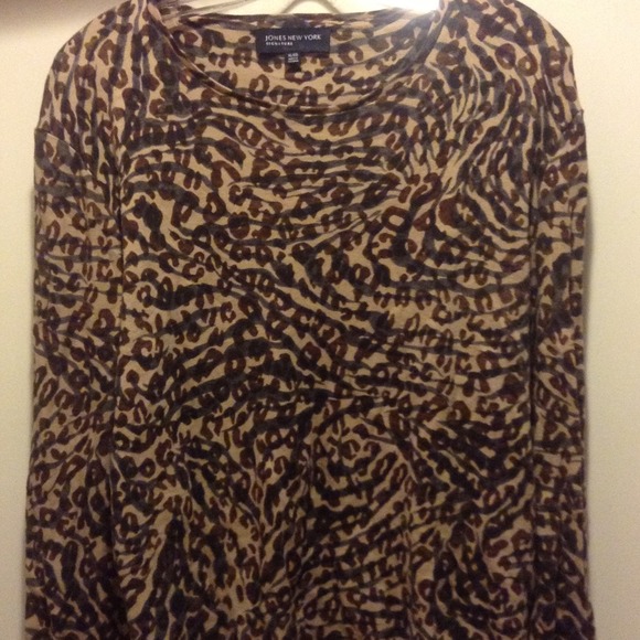 Jones New York animal print top , very cute !