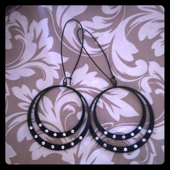 Black & rhinestone earrings!