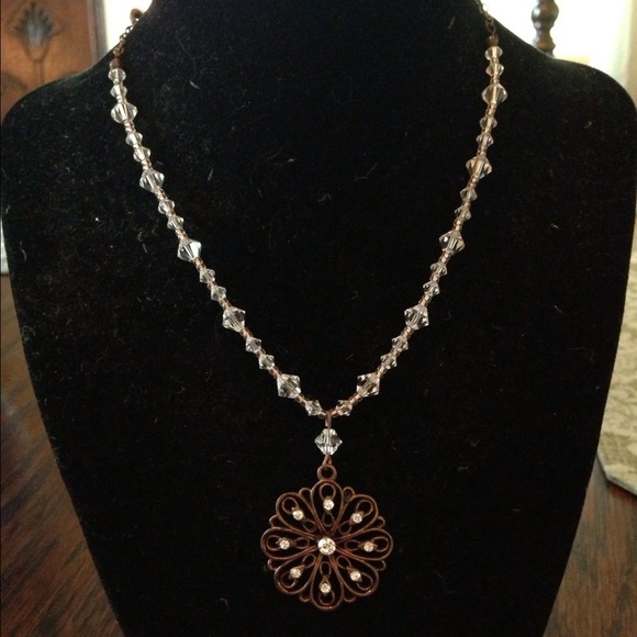 Crystal necklace - Picture 1 of 3