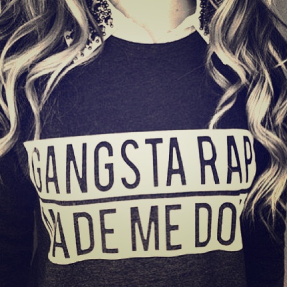 I'm looking for this sweater!!