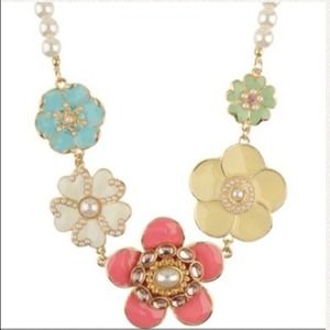 Spring Time Pearl Flower Necklace