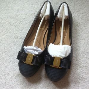 Ferragamo varina almost NEW sz 5.5