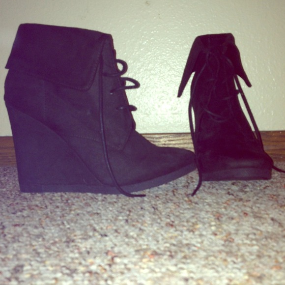 Black wedge and booties!:)