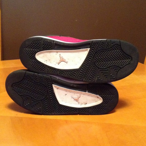 🚫SOLD🚫 IN BUNDLE ⬇️REDUCED⬇Girls Youth Jordan's - Picture 2 of 4