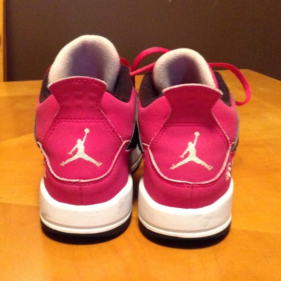 🚫SOLD🚫 IN BUNDLE ⬇️REDUCED⬇Girls Youth Jordan's - Picture 3 of 4