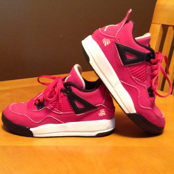 🚫SOLD🚫 IN BUNDLE ⬇️REDUCED⬇Girls Youth Jordan's - Picture 4 of 4