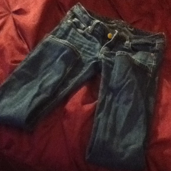American Eagle blue jeans.