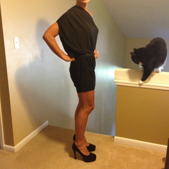 Black one shoulder dress - Picture 2 of 4