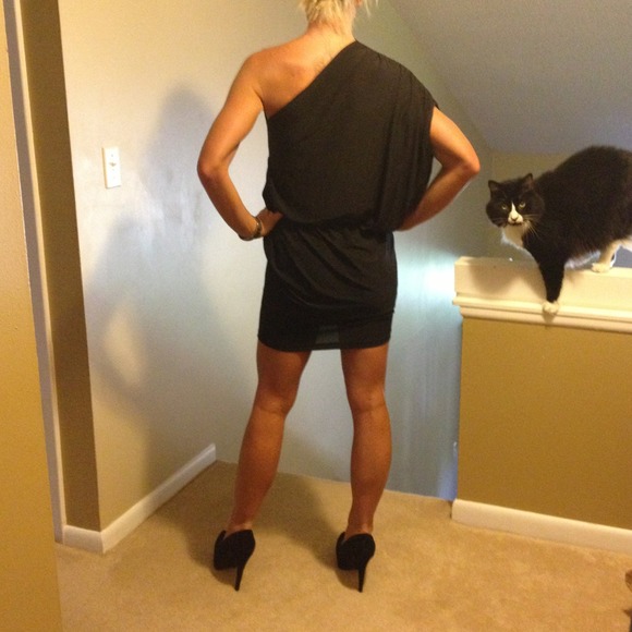 Black one shoulder dress - Picture 3 of 4