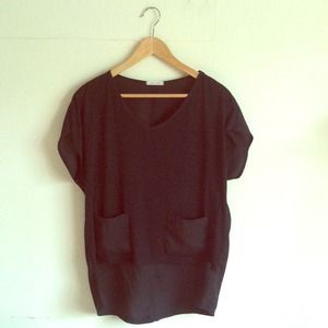 🚫SOLD🚫 Black Hi-Low tee with pockets