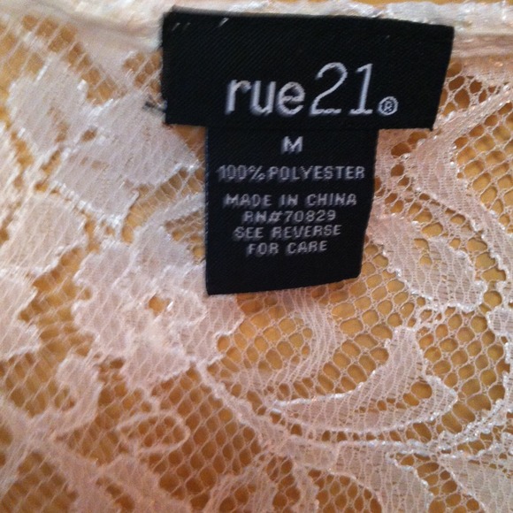 Ivory lace Peplum Top - Picture 3 of 3