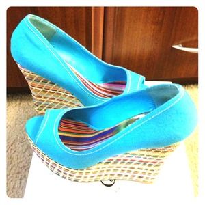 2 Lips Too Turquoise wedged