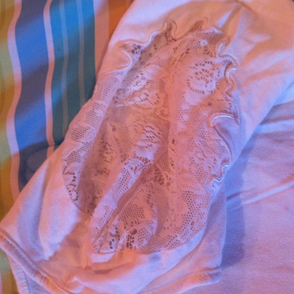 White top with lace sleeves - Picture 2 of 2