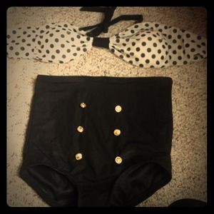 High waist swim wear 👉will negotiate 🙌