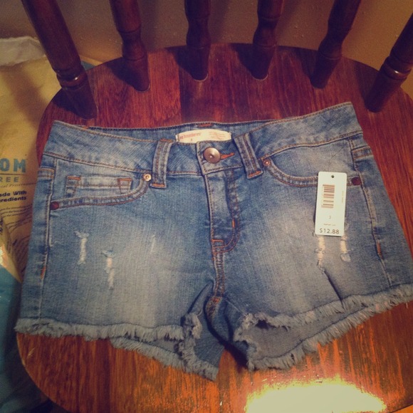 No boundaries shorts