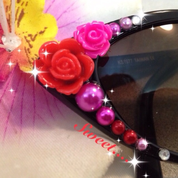 🌺Floral Deco Sunglasses🌺 - Picture 3 of 4