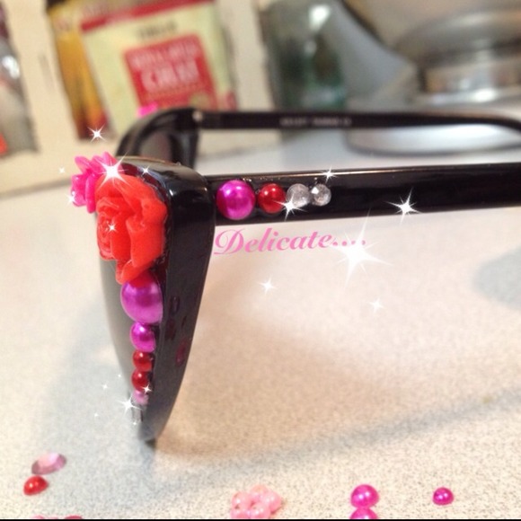 🌺Floral Deco Sunglasses🌺 - Picture 4 of 4