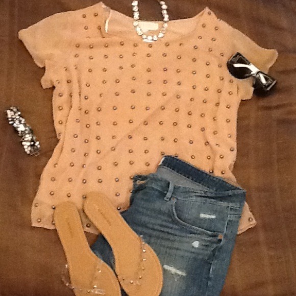 {{{{{{{{{{{SOLD}}}}}}}}}} Studded Top Size 1x NWT