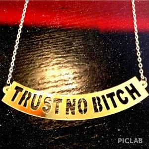 🎉HOST PICK🎉available to include w/ any purchase