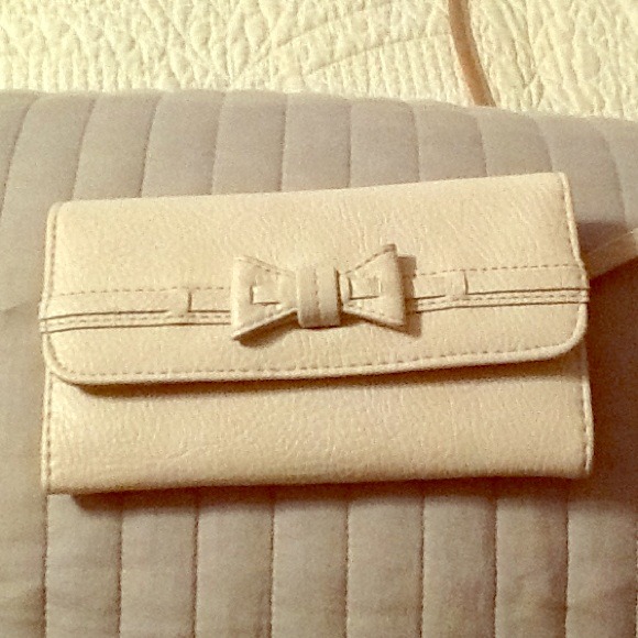 Cream colored Jessica Simpson wallet!!!