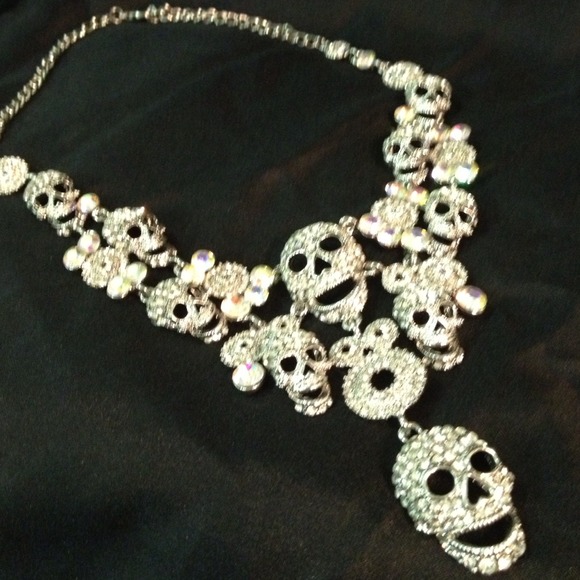 Skull rhinestone necklace