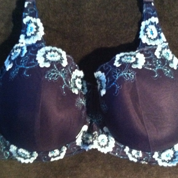 *Hold* 5 new bras bundle