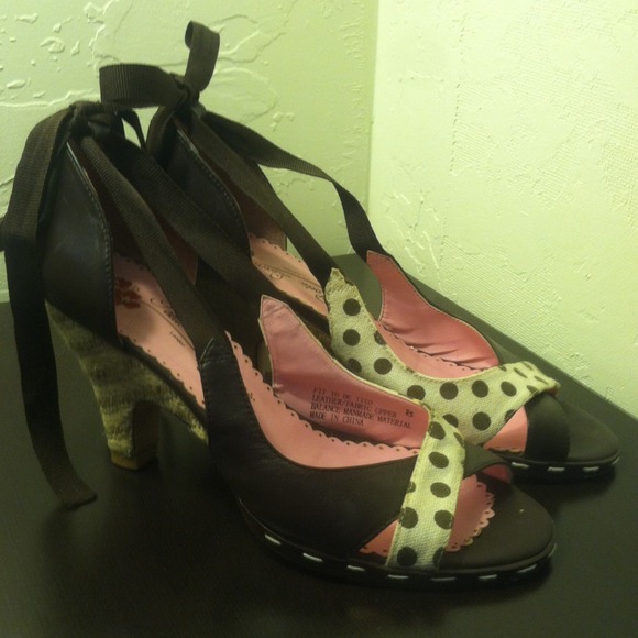 'Fit To Be Tied' polkadot kitten heels.