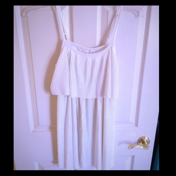 Pleaded creme sundress size medium