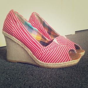 Red white stripped wedges